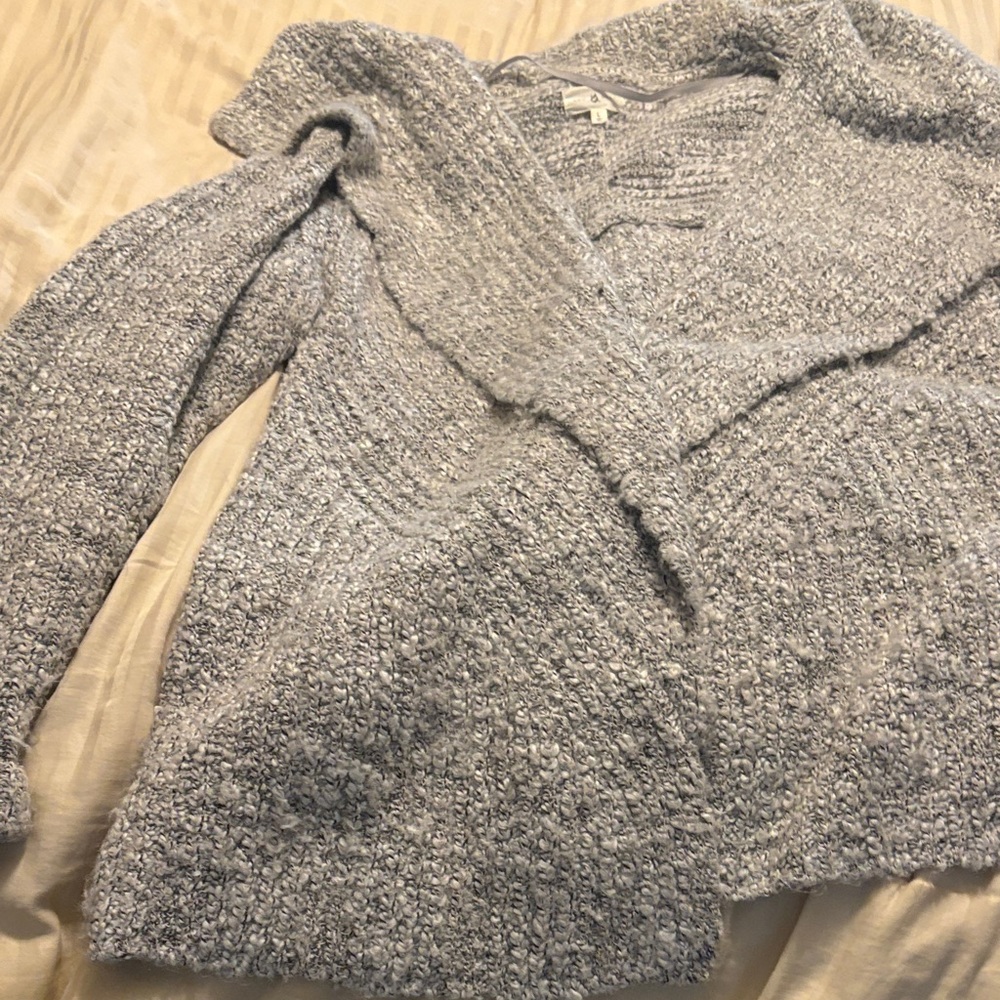 Cozy Women's Light Gray Knit Sweater - Soft V-Neck Pullover